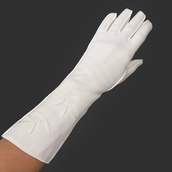 Vintage Accessories - VTG White Embroidered Leaf Opera Gloves Long Formal Bridal Wedding Mid Century‎